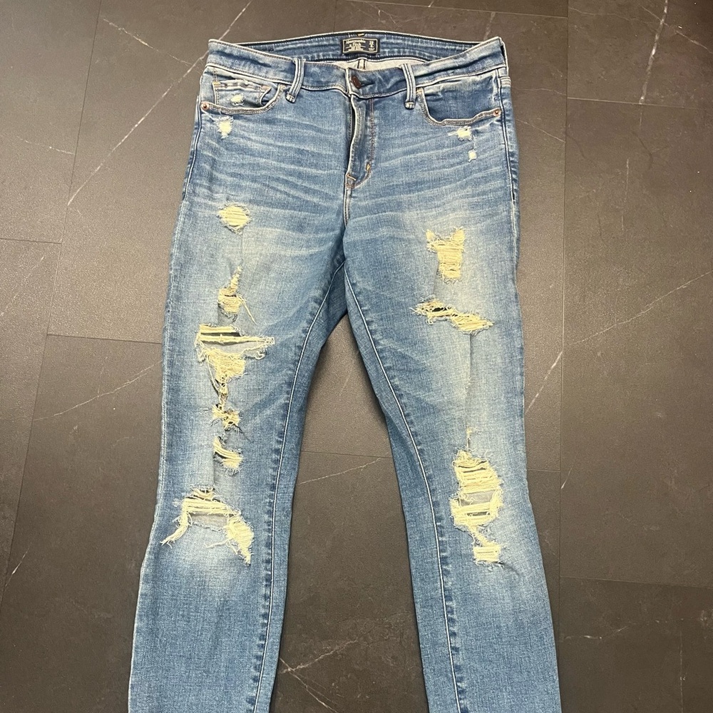 Womens Abercrombie & Fitch Distressed Jeans - 29